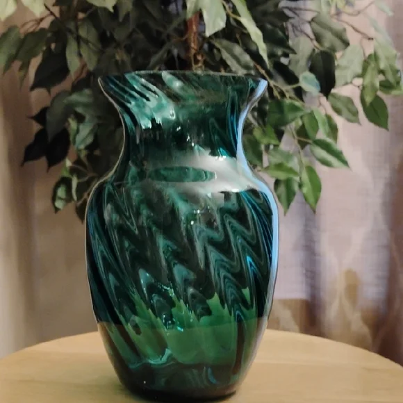 Vintage Elegant Green Glass Vase (Set Of 2) - Picture 2 of 13